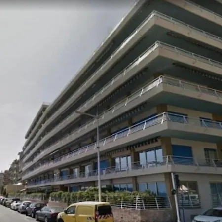 Cosy - Bord De مينتون